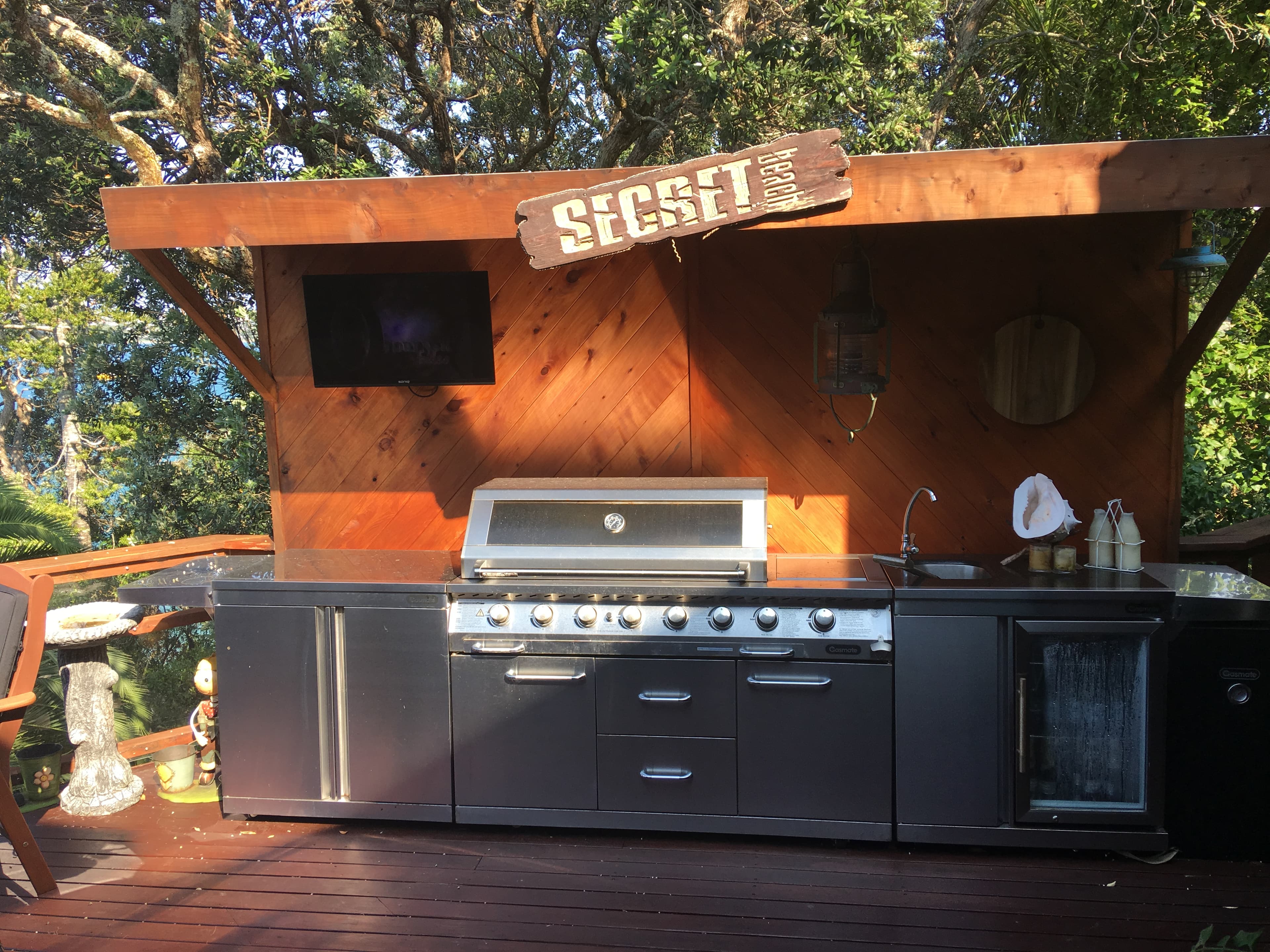 Outdoor entertaining area power, Secret Beach